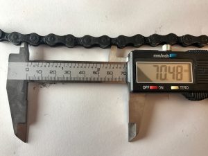 Messschieber mit alter Kette