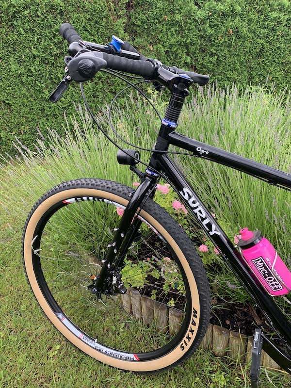 Surly Ogre vorne Seitenansicht - velominate